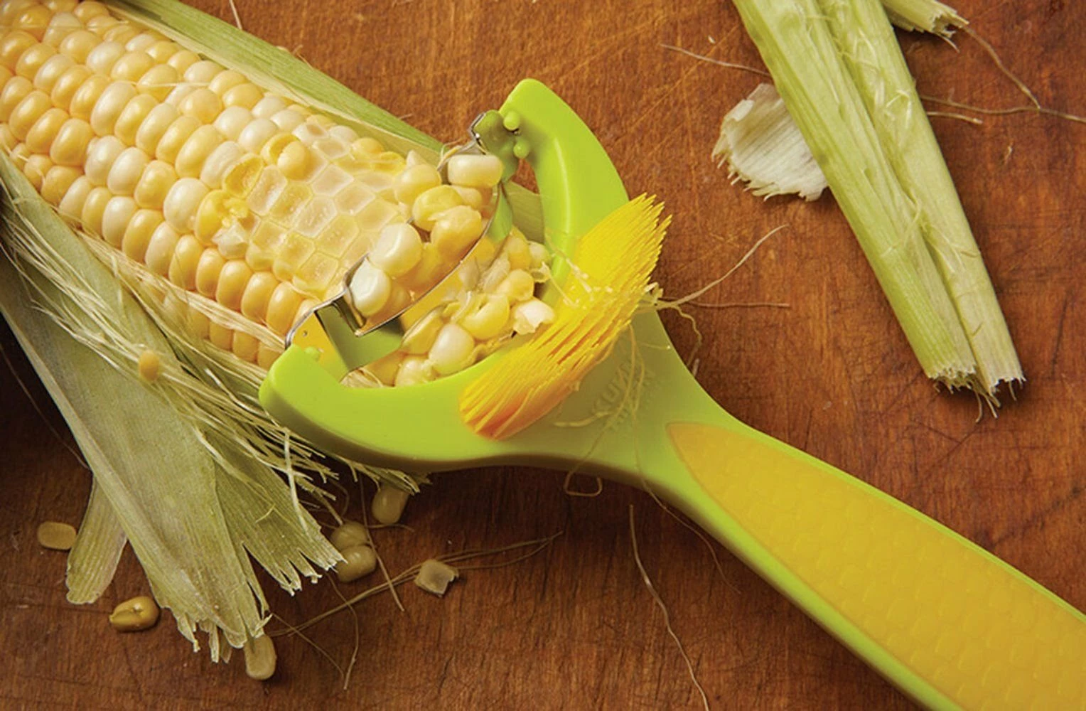 Kuhn Rikon 6" Corn Zipper With Silk Brush | Yellow - Image 2