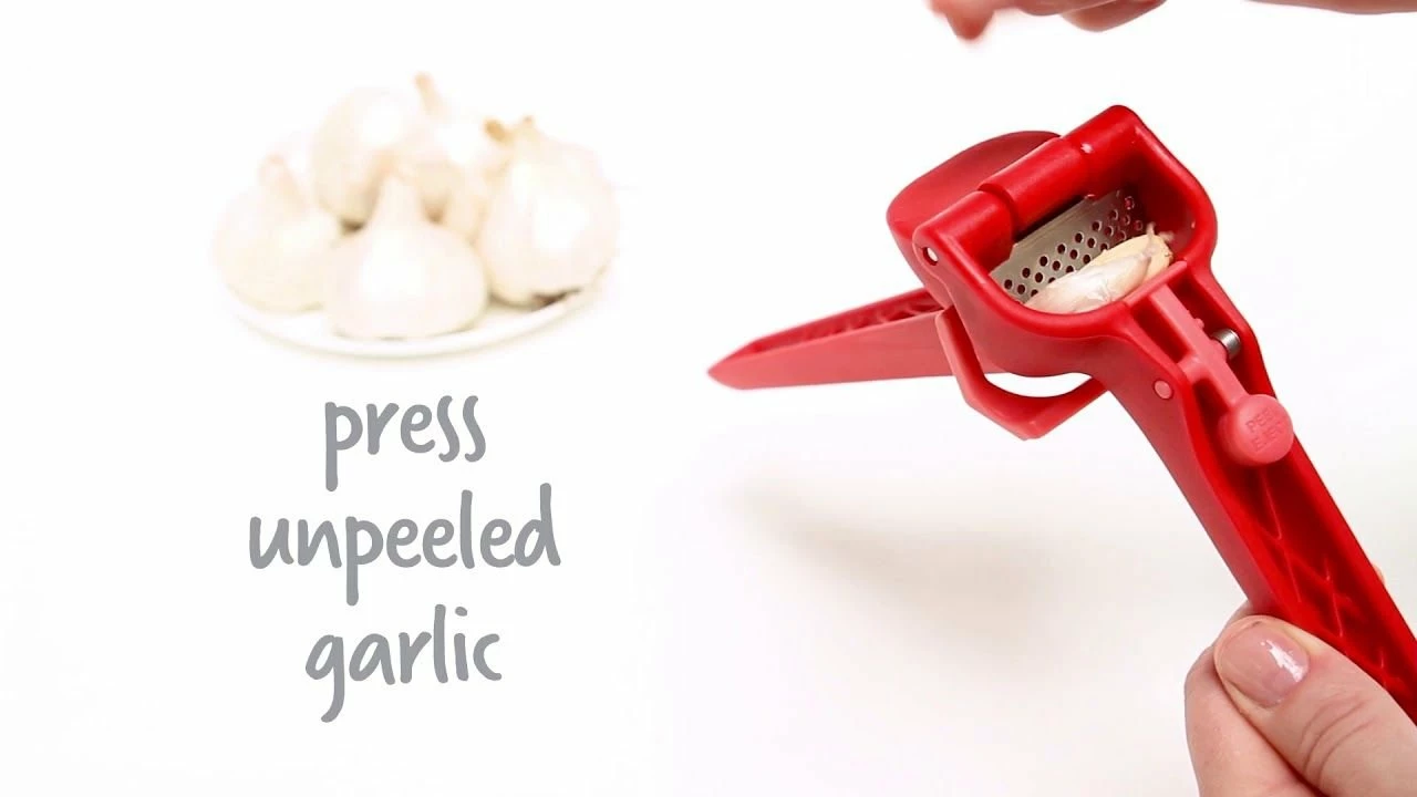 Dreamfarm Garject Lite Garlic Press | Black - Image 3